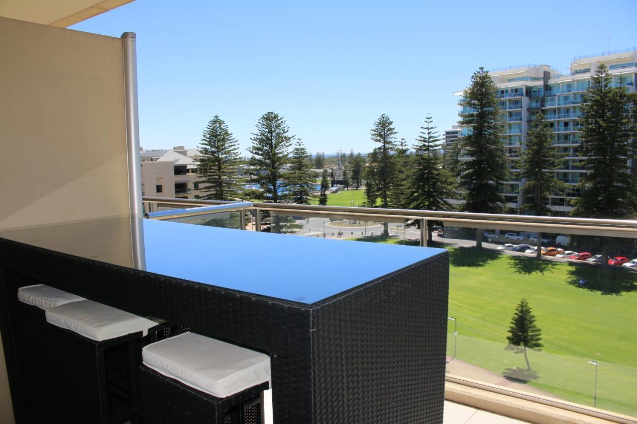 Beachside Luxury Getaway In Glenelg Appartamento Esterno foto