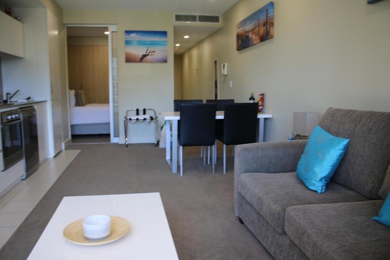 Beachside Luxury Getaway In Glenelg Appartamento Esterno foto